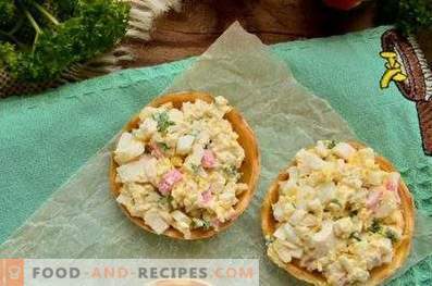 Tartlets with crab sticks, cheese and egg