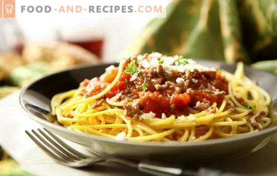 Spaghetti in a multicooker - tasty and fast. Spaghetti options in a slow cooker with minced meat, cheese, mushrooms, eggs, tomatoes